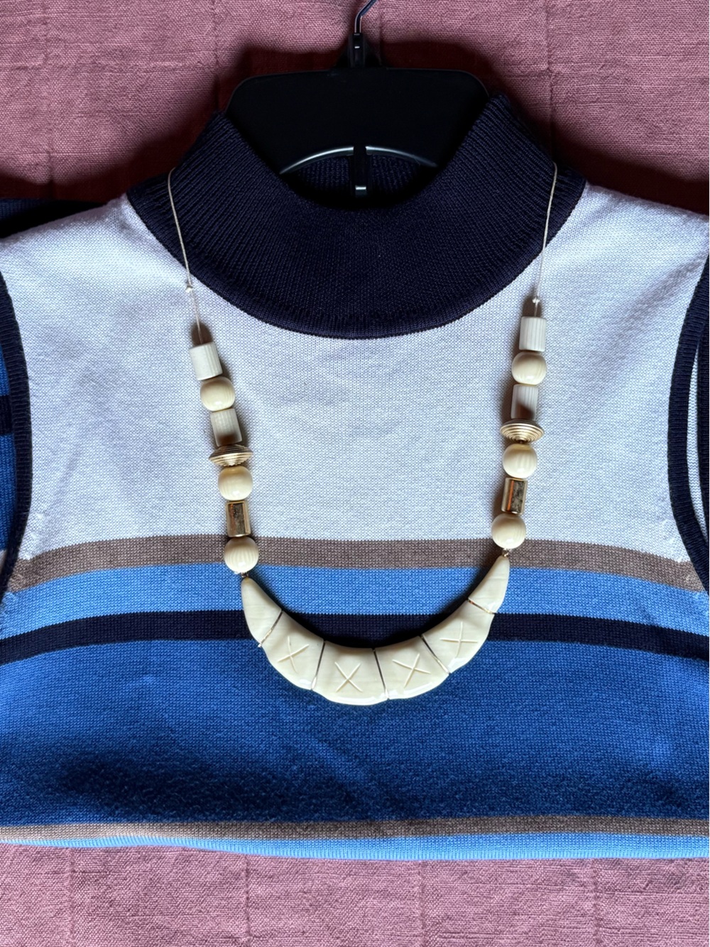 Vintage White and Gold beaded Necklace- Statement necklace - Picture 2 of 7